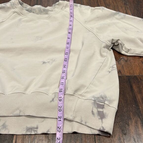 Lululemon Cropped Tie Dye Pullover in EUC size 4 no size tag check measurements - Picture 10 of 12